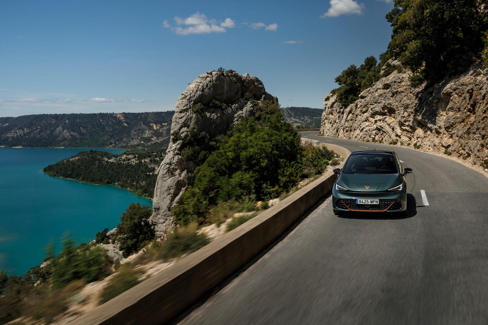 Cupra Born, side profile. Photo: CUPRA Media Center, seat-cupra-mediacenter.com.
