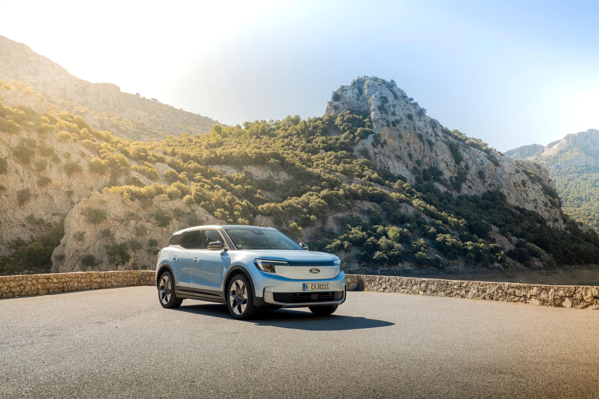 Ford Explorer 77 kWh AWD, side exterior view. Photo: Ford of Europe Press Kit, electricexplorer.fordpresskits.com.