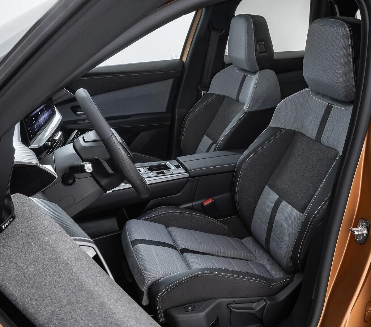 Opel Grandland Electric, interior cockpit view. Photo: Stellantis Media, media.stellantis.com.