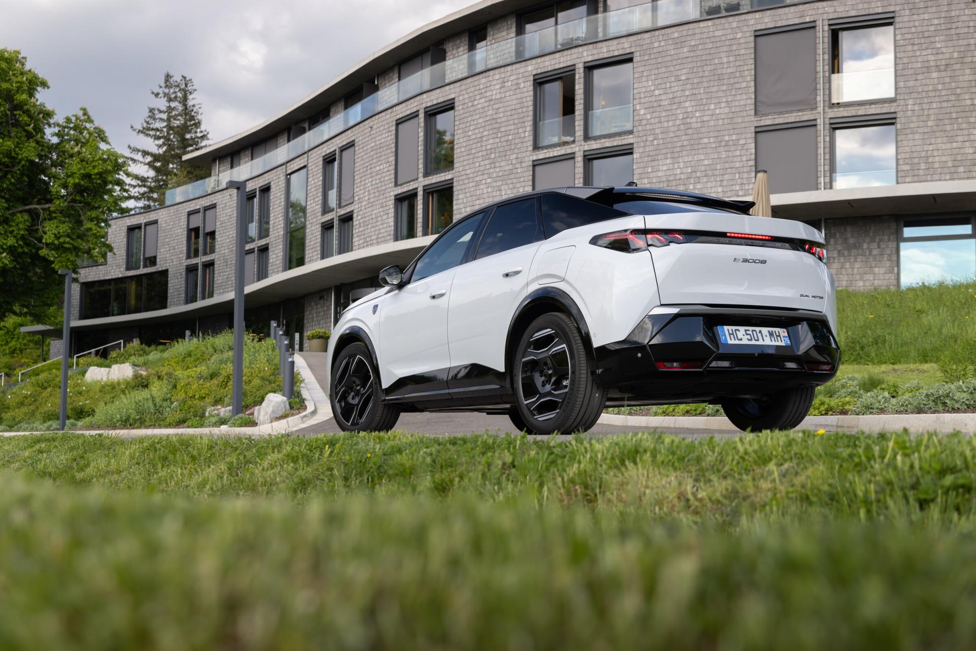 Peugeot e-3008 Long Range, rear three-quarter exterior view. Photo: Stellantis Media, media.stellantis.com.