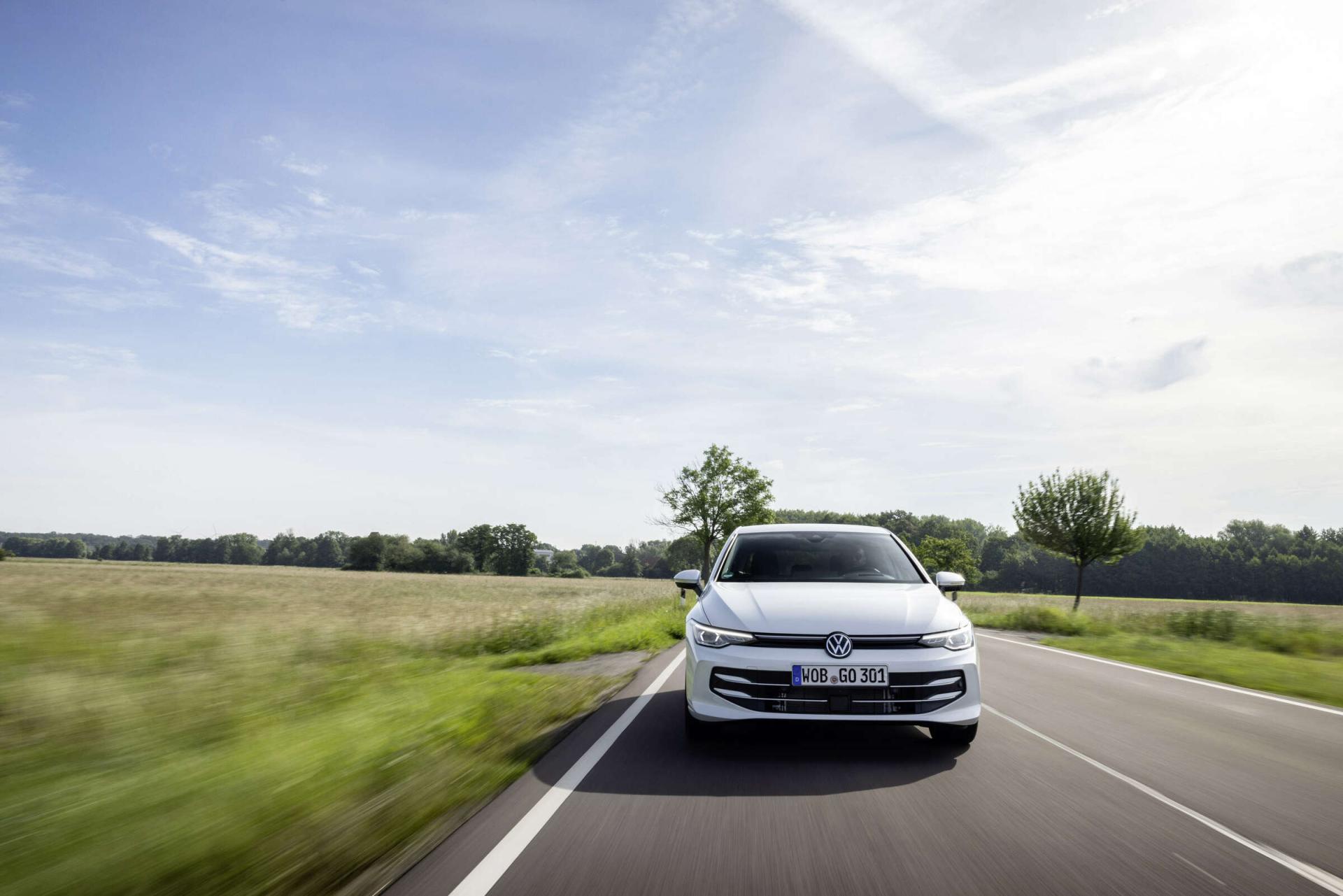 Volkswagen Golf (same body as the e-Golf), front three-quarter view. Photo: Volkswagen Newsroom, volkswagen-newsroom.com/de/golf-18415.