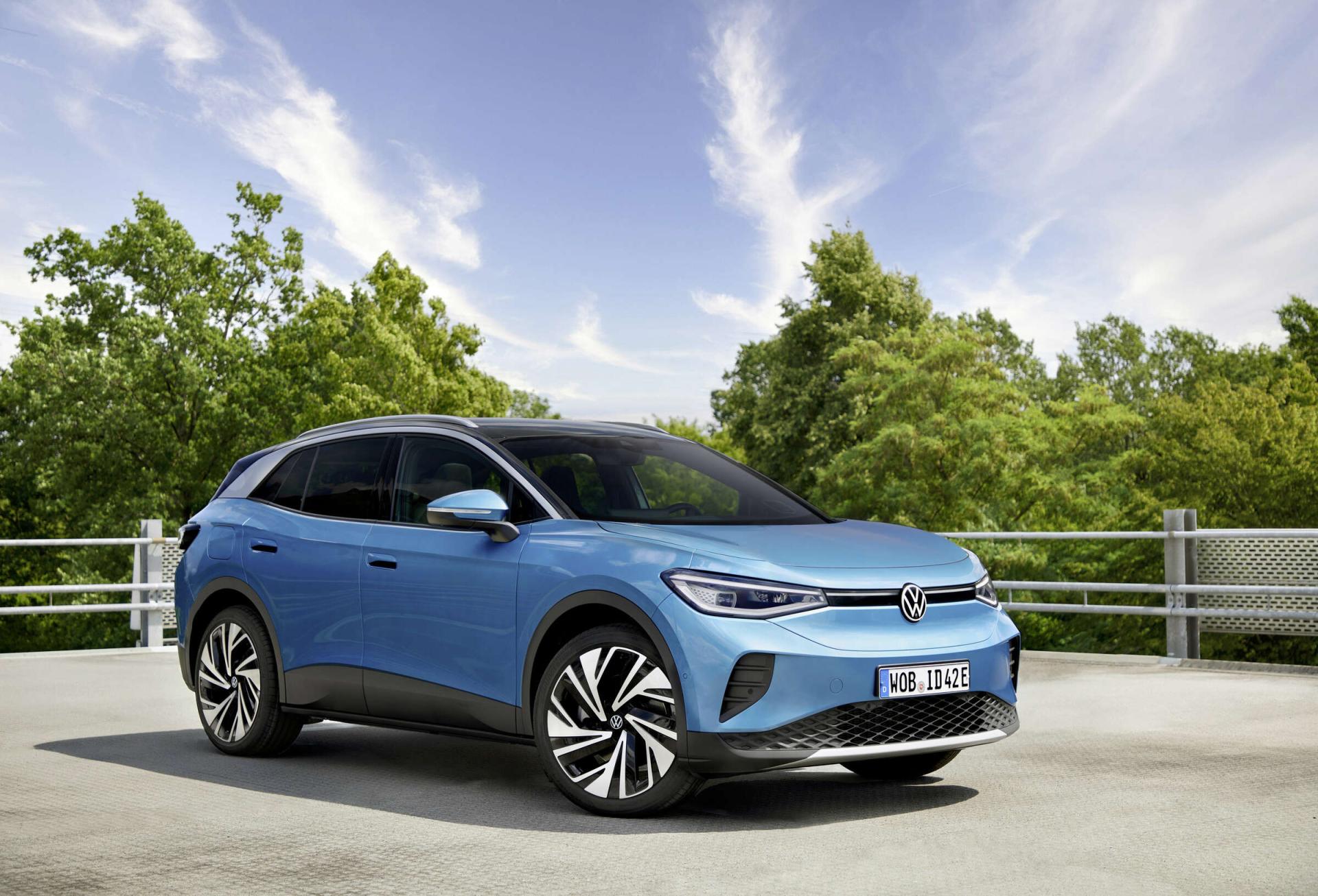 Volkswagen ID.4, front three-quarter view. Photo: Volkswagen Newsroom, volkswagen-newsroom.com/de/id4-8041.
