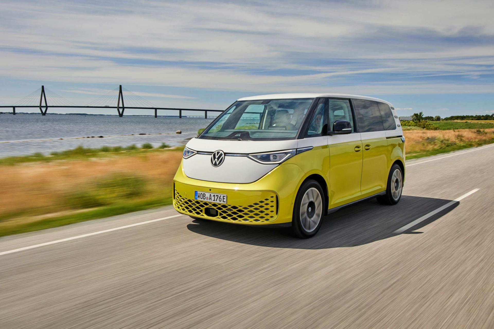 Volkswagen ID. Buzz, front three-quarter view. Photo: Volkswagen Newsroom, volkswagen-newsroom.com/de/id-buzz-18305.