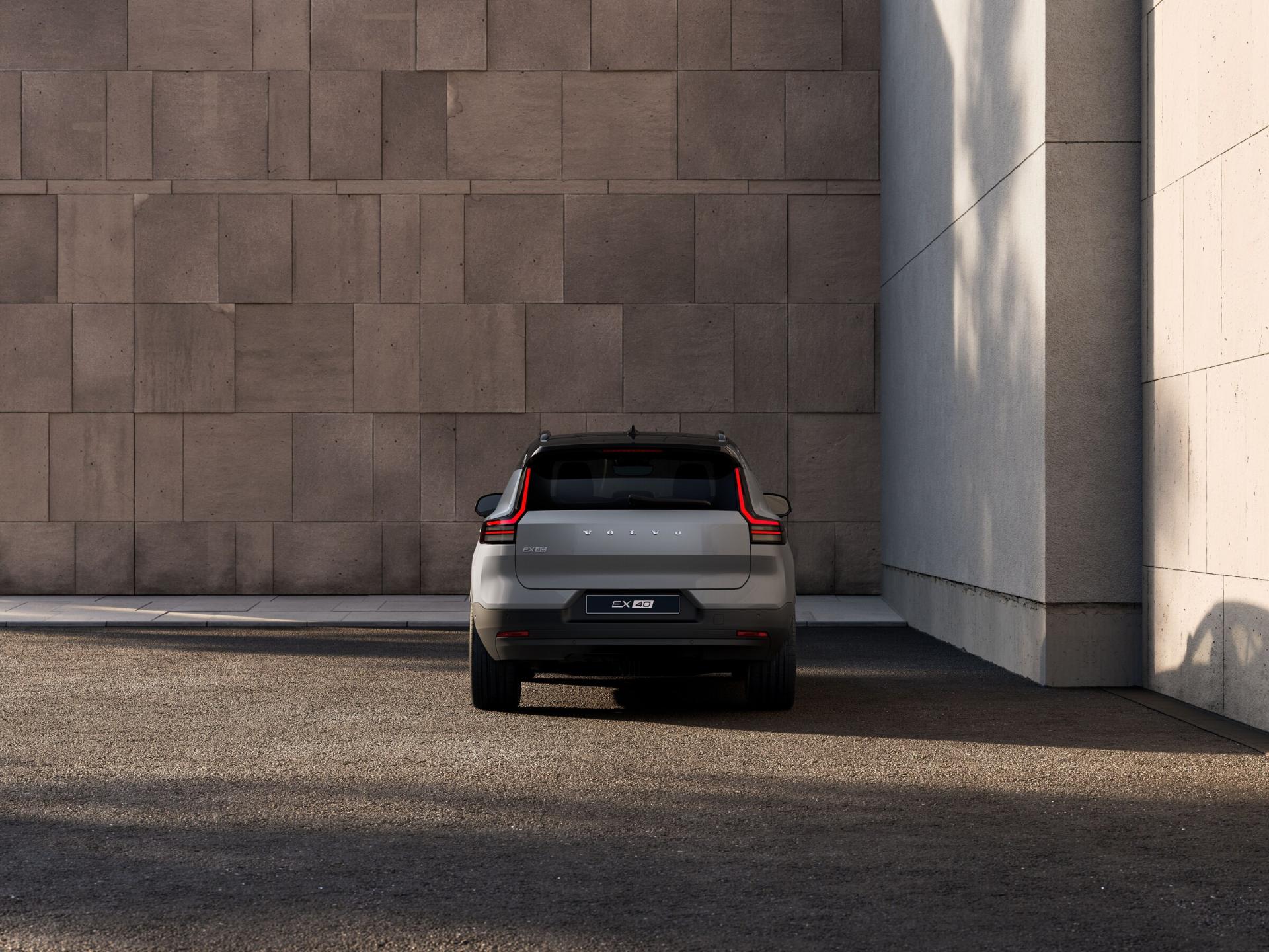 Volvo EX40 Single Motor Extended Range, Heckansicht. Foto: Volvo Cars Media, volvocars.com.